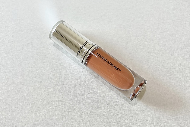 〈M・A・C〉ロックド キス インク リップカラー(ティーザー) 税込5,060円