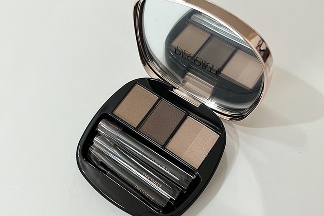 〈コスメデコルテ〉コントゥアリング パウダーアイブロウ(BR302) 税込4,950円