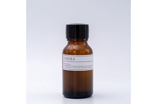 〈テラ〉マニュアンドペディキュアコレクションズ トップ(15mL) 税込2,420円