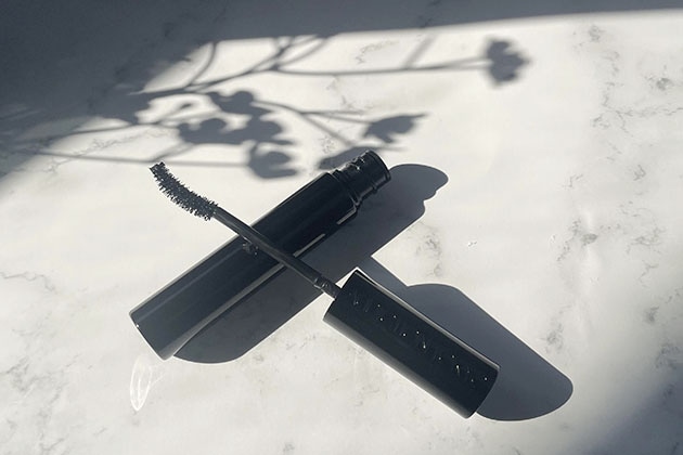 〈アディクション〉ザ マスカラ インテンス ラッシュ(001) 税込4,180円