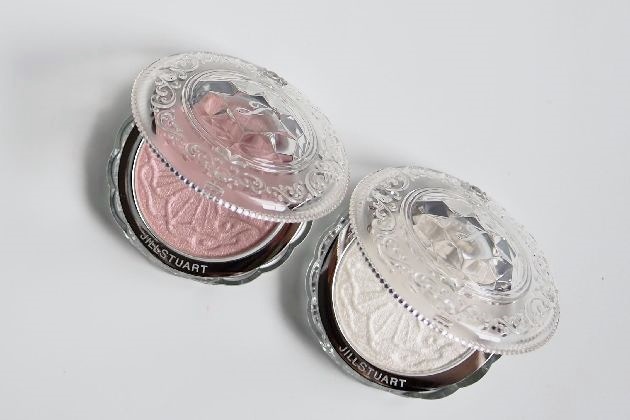 〈ジルスチュアート〉メルティシマー ブラッシュ(左から：04、05) 各税込2,860円