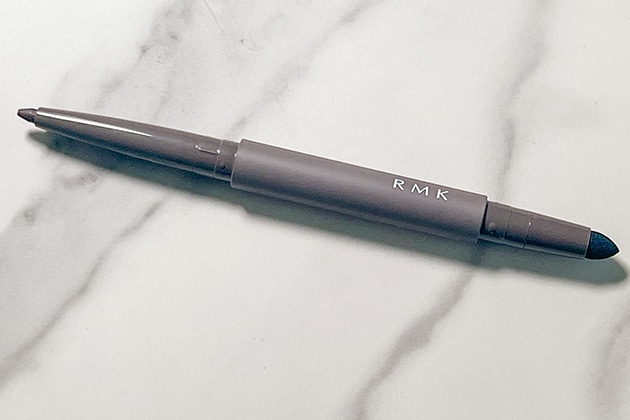 〈RMK〉アイディファイニング ペンシル(02) 税込3,300円