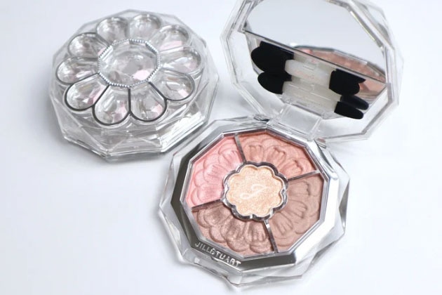 〈ジルスチュアート〉ブルームクチュール アイズ ジュエルドブーケ(01) 税込6,380円