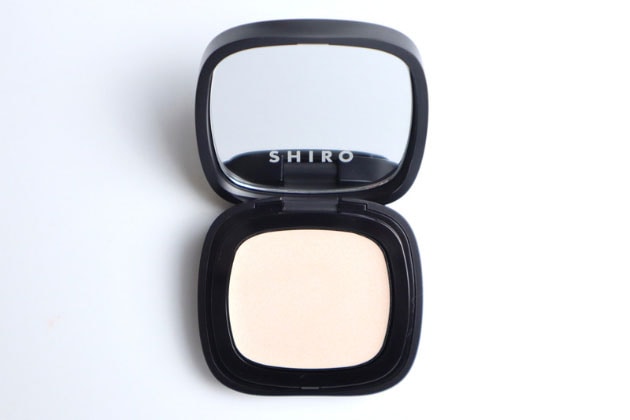 〈SHIRO〉シアハイライターカラー(2B01) 税込4,481円