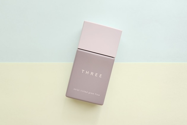 〈THREE〉ソーラーティンティドグローフロー SPF50+・PA++++(30mL)(03) 税込5,280円