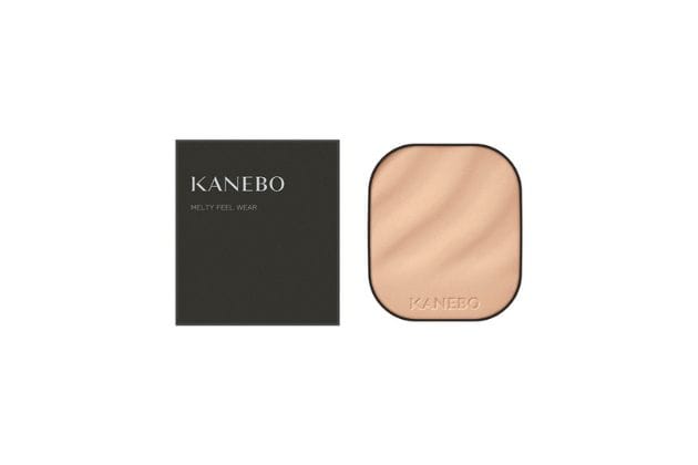 〈カネボウ〉カネボウ メルティフィール ウェア(レフィル) 税込4,950円、同 ケース 税込1,650円