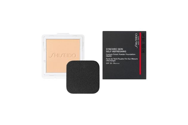 〈SHISEIDO〉シンクロスキン セルフリフレッシング カスタムフィニッシュ パウダーファンデーション SPF35・PA++++(レフィル) 税込5,720円、同 ケース 税込1,430円
