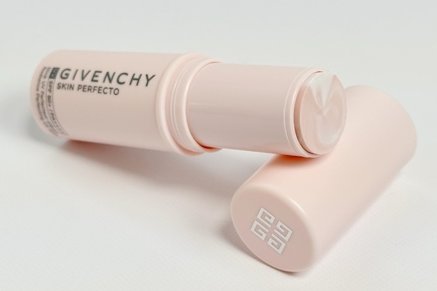 〈ジバンシイ〉スキン ＰＦＣＴ ＵＶ スティック SPF50+・PA++++ 税込6,710円