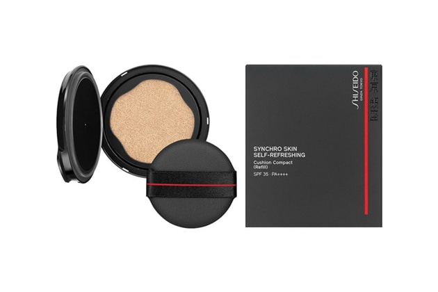 〈SHISEIDO〉シンクロスキン セルフリフレッシング クッションコンパクト SPF35(レフィル)(パフ付) 税込4,950円、同 ケース 税込1,430円
