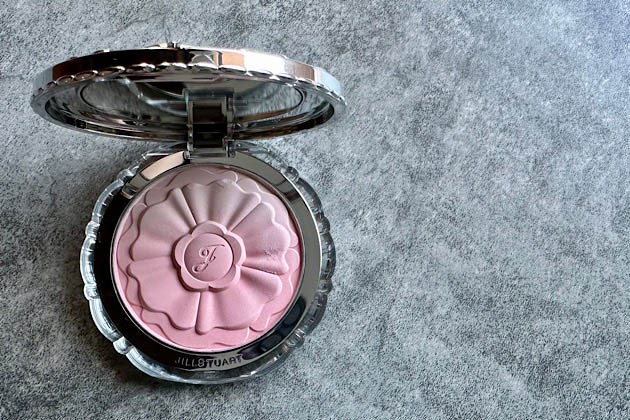 〈ジルスチュアート〉パステルペタル ブラッシュ(01) 税込4,620円