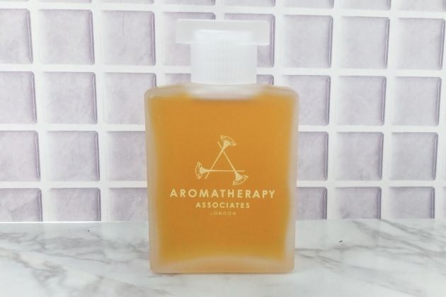 〈アロマセラピーアソシエイツ〉ディープリラックス バスアンドシャワーオイル(55mL) 税込11,550円
