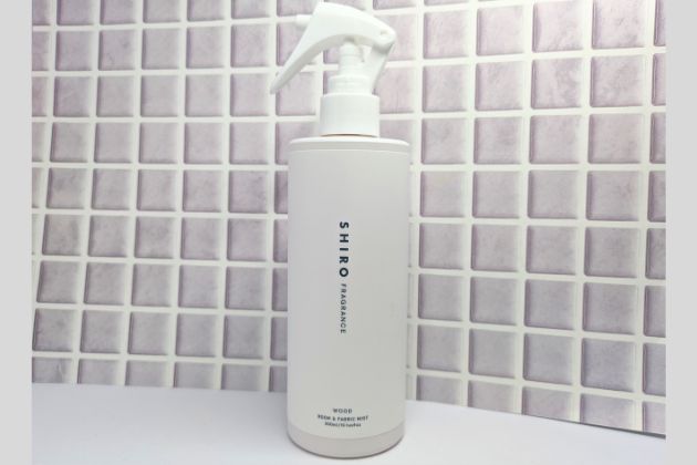 〈SHIRO〉ウッド ルーム＆ファブリックミスト(300mL) 税込3,630円