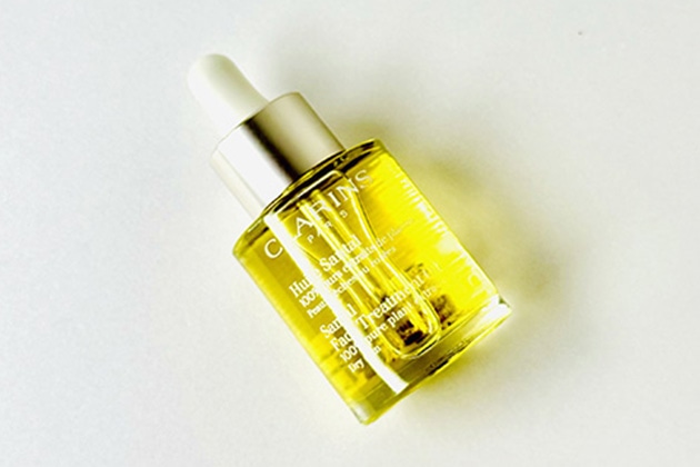 〈クラランス〉プラント フェイス オイル デハイドレイテッド スキン(30mL) 税込6,930円