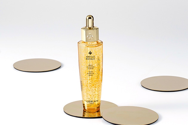 〈ゲラン〉アベイユ ロイヤル ウォータリー オイル セロム(30mL) 税込14,300円、同(50mL) 税込19,800円 ※画像は50mL
