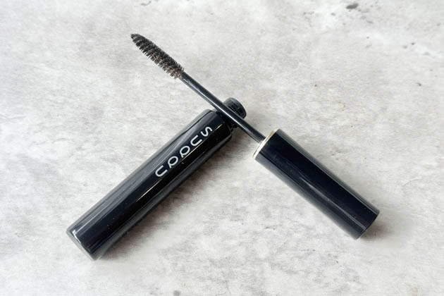 〈スック〉セッティング アイブロウ ジェル(01) 税込3,520円