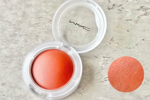 〈M･A･C〉グロー プレイ クッショニー ブラッシュ(ピンチ オブ マラケシュ) 税込4,950円