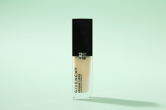 〈ジバンシイ〉プリズム・リーブル・グロウ・セラム・ファンデーション(30mL) 税込8,030円