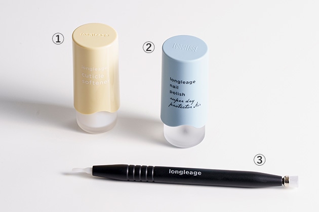 〈ロングルアージュ〉キューティクル ソフナー(10mL) 税込3,190円、〈ロングルアージュ〉スーパー ドライ プロテクター エアー(10mL) 税込2,970円、〈ロングルアージュ〉キューティクル プッシャー 楓 税込6,930円