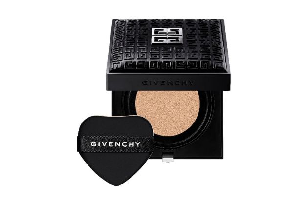 〈ジバンシイ〉プリズム・リーブル・スキンケアリング・グロウ・クッション SPF45・PA+++ 税込9,240円