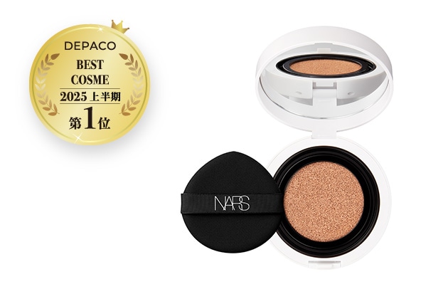〈NARS〉ライトリフレクティング セラムクッションファンデーション SPF42・PA++(レフィル)(専用スポンジ付き)(03790) 税込5,940円、同 ケース 税込2,640円
