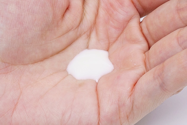 肌にうるんだような透明感とベールのやわらかさを【乳液】