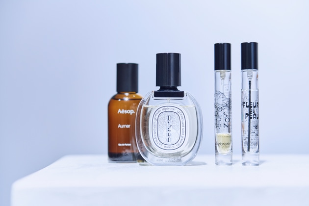 写真左から:〈Aesop〉オルナー オードパルファム(50mL) 税込23,870円 ※DEPACOではお取り扱いがございません。あらかじめご了承ください。、〈ディプティック〉オー ド トワレ オイエド(50mL) 税込17,600円、〈ディプティック〉オー ド トワレ ド ソン(7.5mL)、〈ディプティック〉オー ド トワレ ローパピエ(7.5mL) ※DEPACOではディスカバリーセット(5本組)での販売となります。