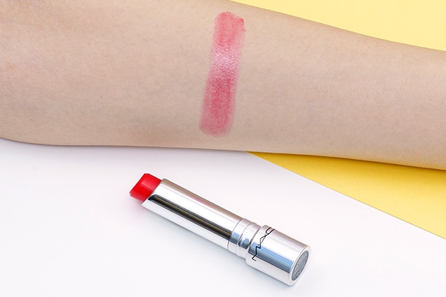 〈M・A・C〉グロー プレイ テンダー トーク リップ バーム(460) 税込3,960円