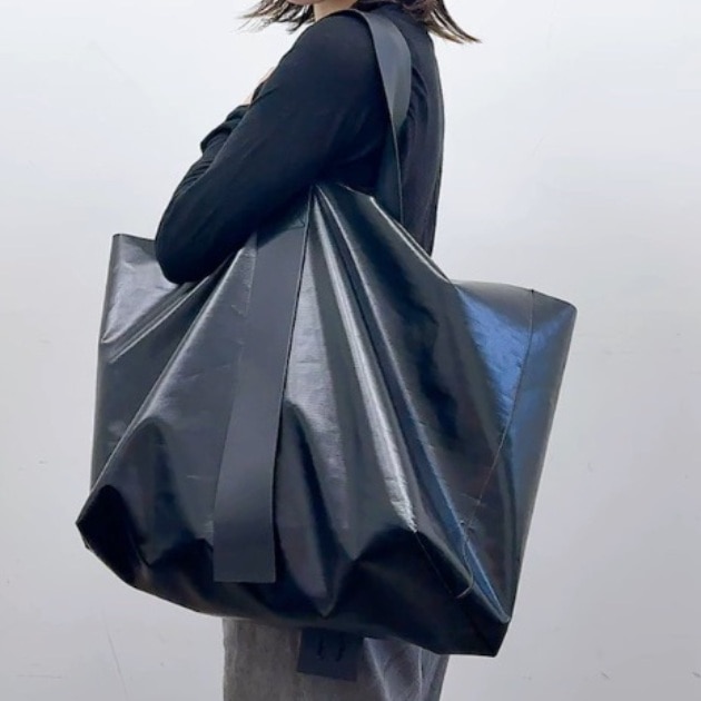 〈IN THE CASE〉のターポリンバック