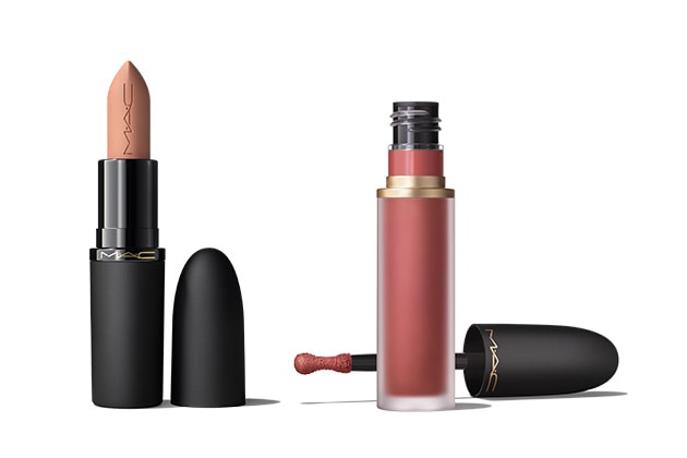 〈M・A・C〉左から：パウダー キス ヘイジー マット リップスティック(全24色) 各税込4,840円、同 リップ + チーク ムース(全28色) 各税込4,840円