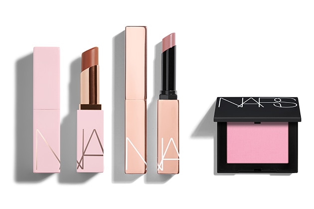 〈NARS〉左から：アフターグロー リップバーム N(全9色) 各税込4,180円、アフターグロー センシュアルシャイン リップスティック(新5色) 各税込4,730円、ブラッシュ N(新6色、限定2色) 各税込5,390円 ※一部数量限定発売