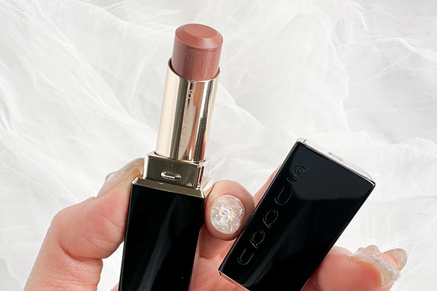 〈スック〉モイスチャー グレイズ リップスティック(レフィル)(01) 税込4,840円、同 ケース 税込990円