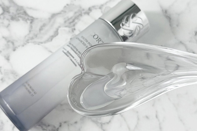 【まるで美容液のよう】濃密なうるおいを肌に届ける化粧水〈コスメデコルテ〉