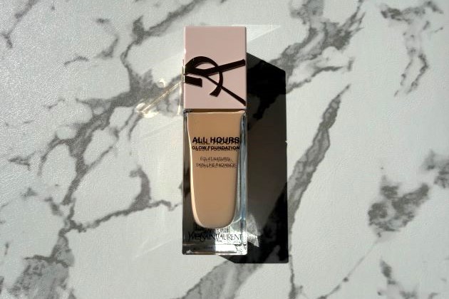 〈イヴ・サンローラン〉オールアワーズ リキッド グロウ(25mL)(LC3) 税込8,360円