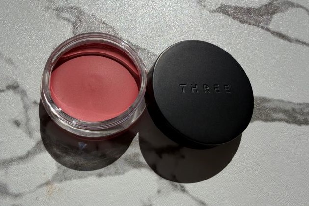 〈THREE〉グラムトーンカラーカスタード(01) 税込3,300円