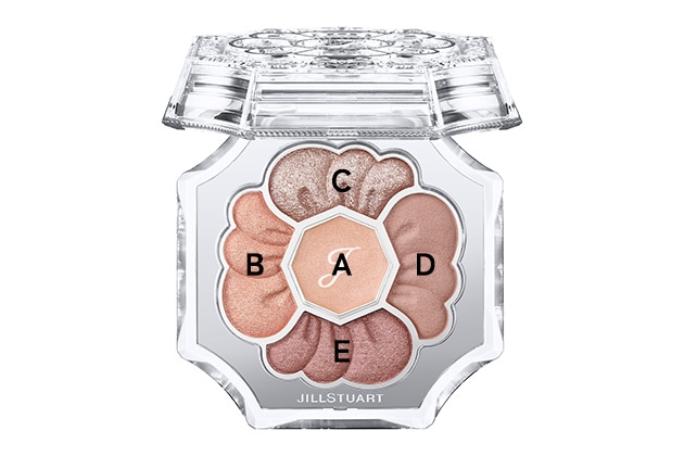 まるで花びらのドレスをまとったよう！華やかな立体感(※)を目元に