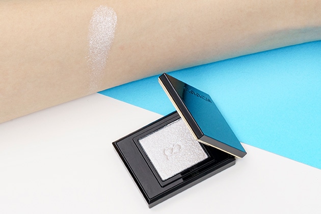 すっきりとした華やかさを表情にもたらすアイシーブルー｜L-02 瓏雪華 -ROUSETSUKA