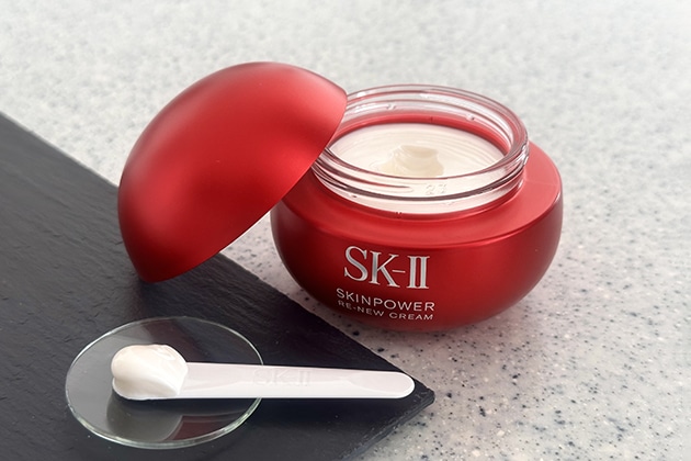 〈SK-II〉新成分を配合！リッチな使い心地も◎