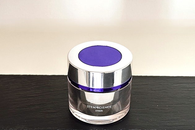 〈エピステーム〉ステムサイエンスリフトクリームC(45g) 税込37,400円、同 つけかえ用(45g) 税込35,750円