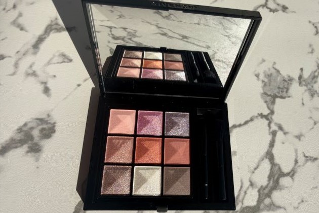 〈ジバンシイ〉ル・ヌフ・ジバンシイ(No.15) 税込8,360円