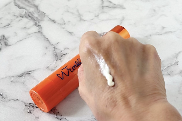 肌をやわらげ、ハリを与える美容液〈ポーラ〉