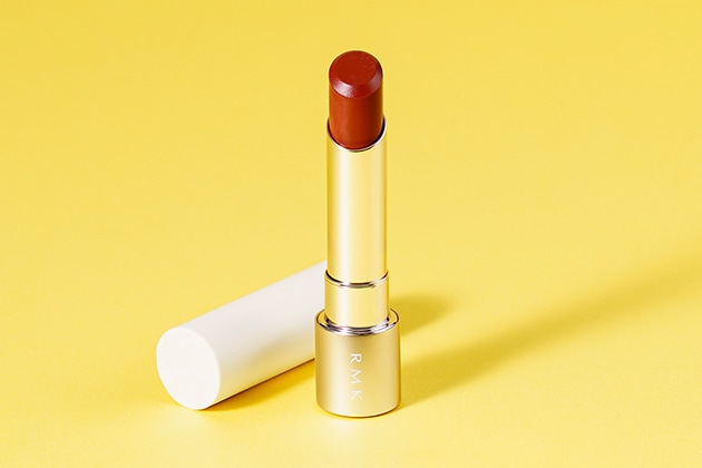 〈RMK〉デューイーメルト リップカラー(レフィル)(11) 税込3,080円、リップカラーケース 税込1,100円