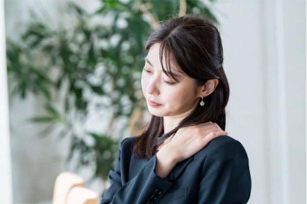 A.しっとり質感&色補整下地でくすみをカバー！