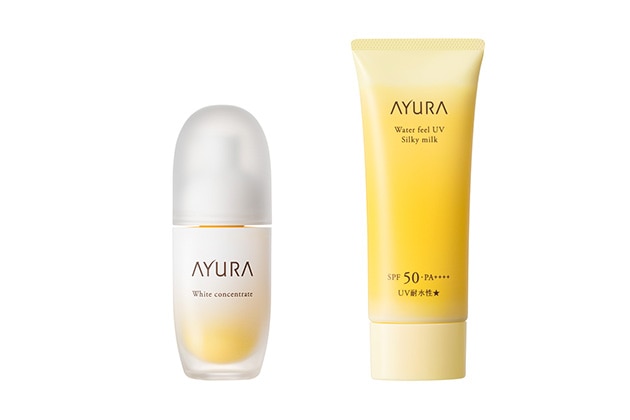 〈アユーラ〉左から：ホワイトコンセントレートα〈医薬部外品〉(40mL) 税込11,000円、ウォーターフィールUV&emsp;シルキーミルク SPF50+・PA++++(70g) 税込3,080円