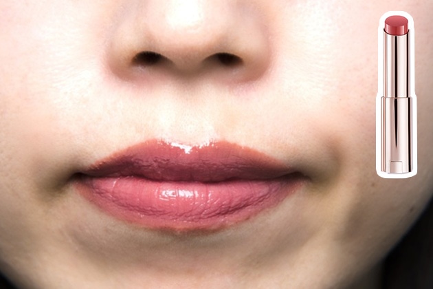 リップ：ふっくらと彩り、やわらかく印象的な唇に