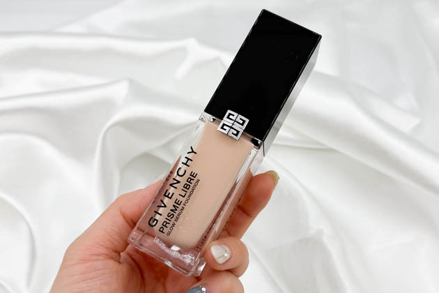 〈ジバンシイ〉プリズム・リーブル・グロウ・セラム・ファンデーション(30mL)(No.0.5C) 税込8,030円