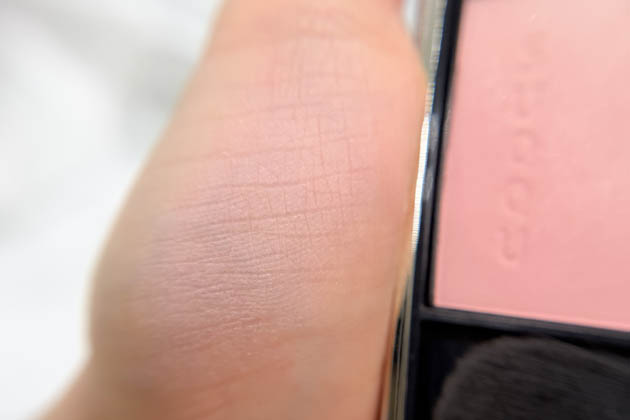 〈スック〉「ブラーリング カラー ブラッシュ 01 淡音 -AWAOTO」