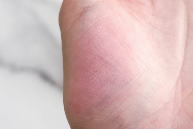 チーク&まつげ：ふんわり血色と、やさしく引き立てるまなざしを