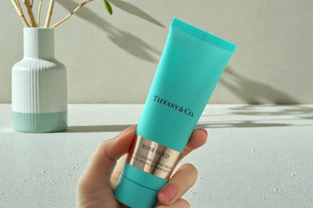 〈ティファニー〉ティファニー ローズ ゴールド モイスチャライジング ハンドクリーム(75mL) 税込5,610円