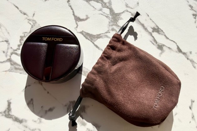 〈トム フォード ビューティ〉アーキテクチャー ソフト マット ブラーリング クッション ファンデーション SPF40・PA+++(1.3 ヌード アイボリー) 税込10,670円