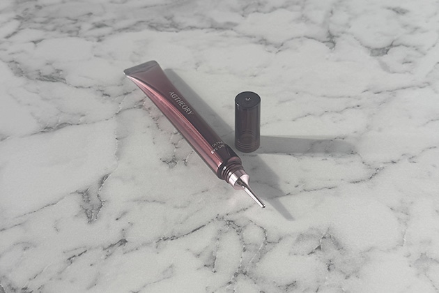 目元の肌にうるおいとハリ・ツヤを与える。多角的アプローチのアイクリーム〈アクシージア〉